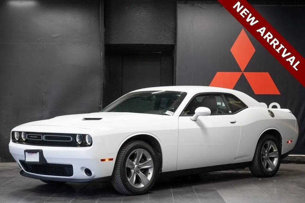2018 Dodge Challenger SXT photo 1
