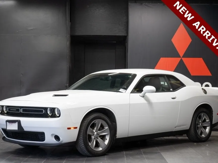 2018 Dodge Challenger SXT photo 1