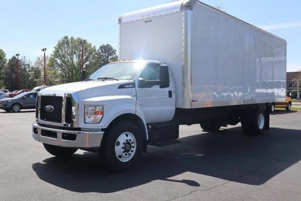 2025 Ford F-750 photo 1