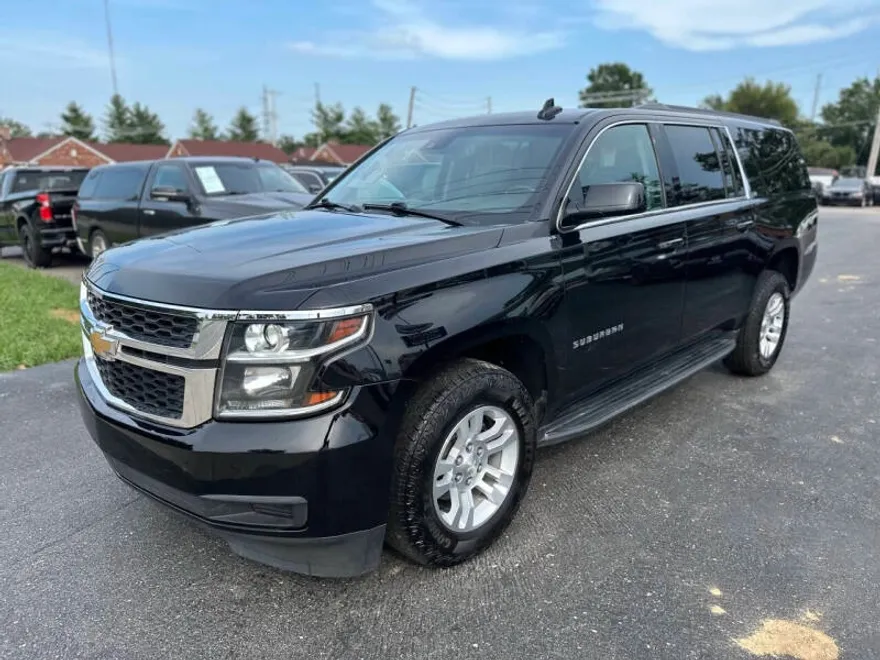 2019 Chevrolet Suburban LT photo 1