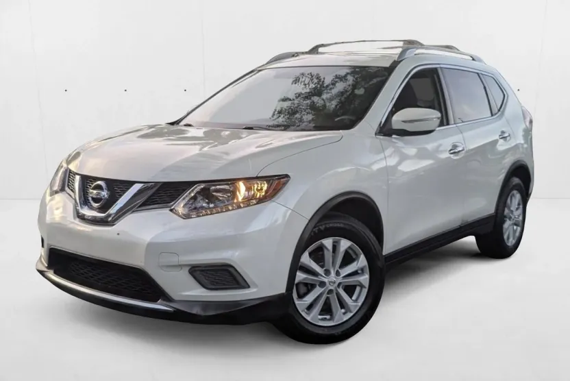 2015 Nissan Rogue SV photo 1