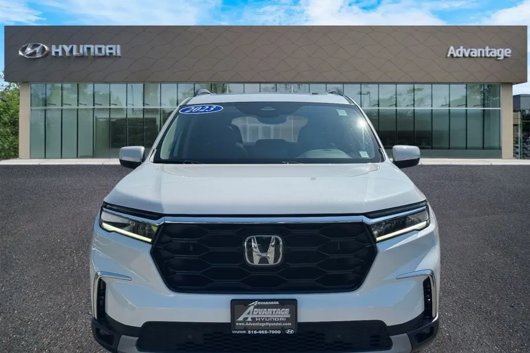 2023 Honda Pilot Touring photo 1