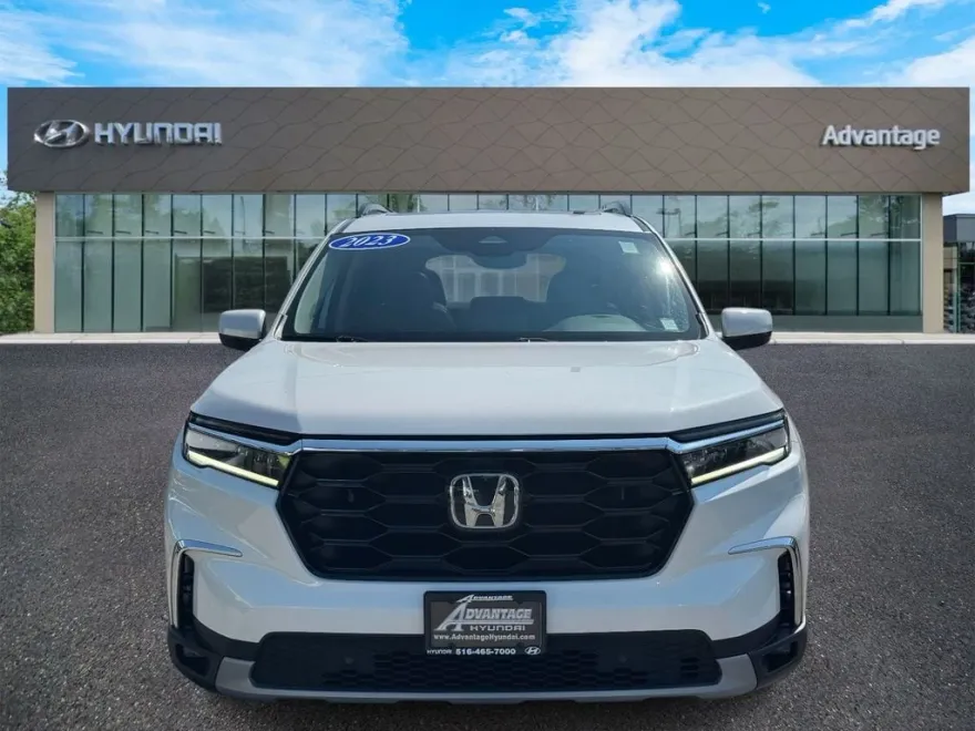 2023 Honda Pilot Touring photo 1