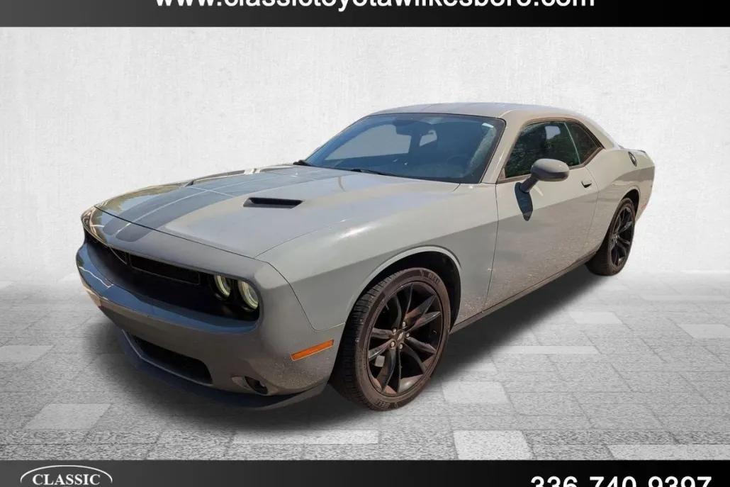 2017 Dodge Challenger SXT Plus photo 1