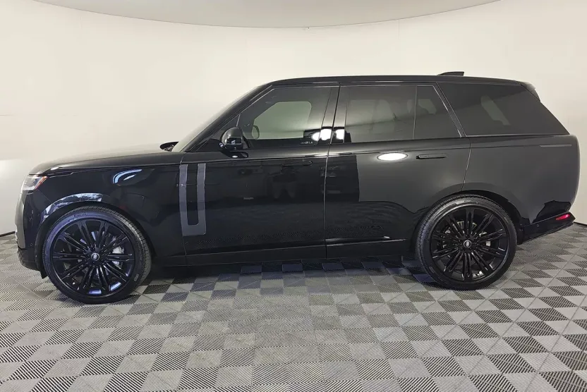2025 Land Rover Range Rover SE photo 1