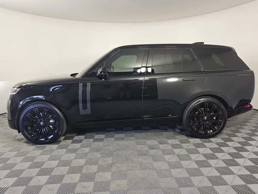 2025 Land Rover Range Rover SE photo 1