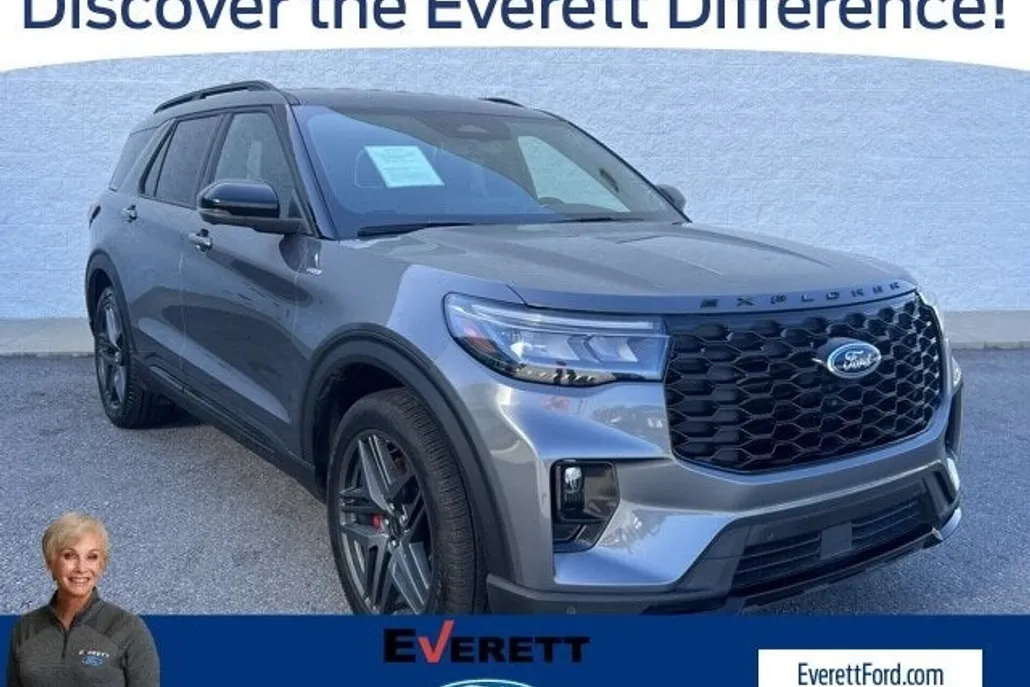 2025 Ford Explorer ST-Line photo 1