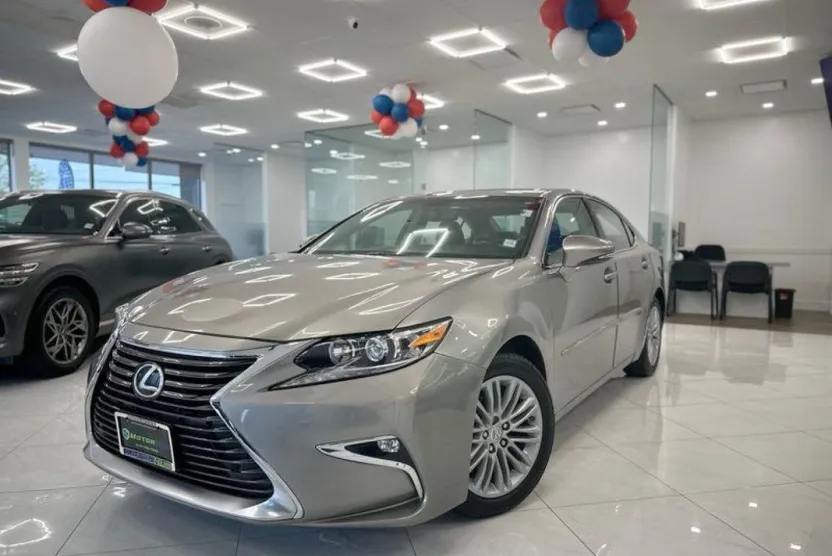 2016 Lexus ES 350 photo 1