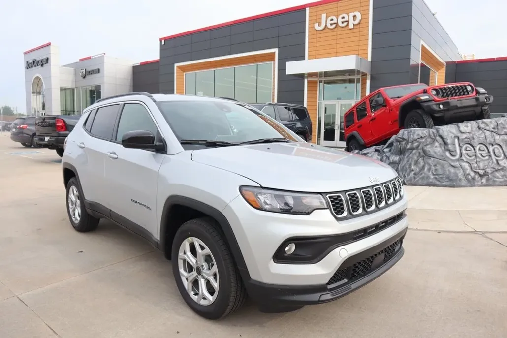 2025 Jeep Compass Latitude photo 1