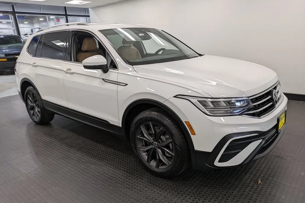 2022 Volkswagen Tiguan SE photo 1