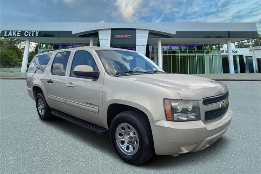 2014 Chevrolet Suburban 1500 LT photo 1