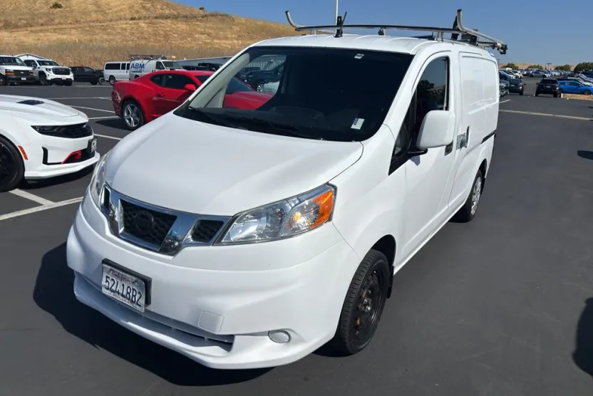 2016 Nissan NV200 SV photo 1
