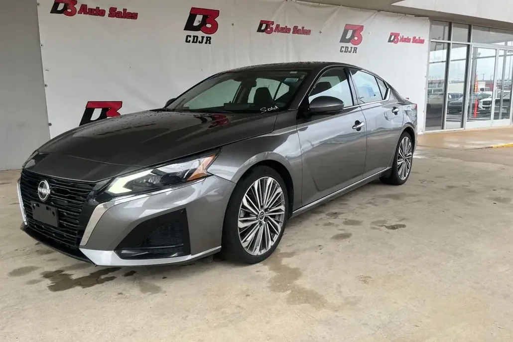 2023 Nissan Altima 2.5 SL photo 1