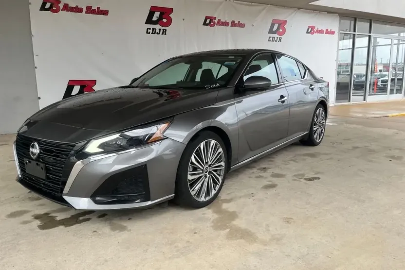 2023 Nissan Altima 2.5 SL photo 1