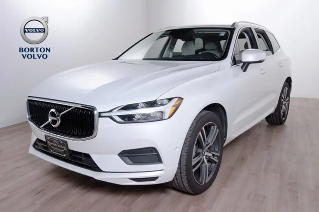 2018 Volvo XC60 T5 Momentum photo 1