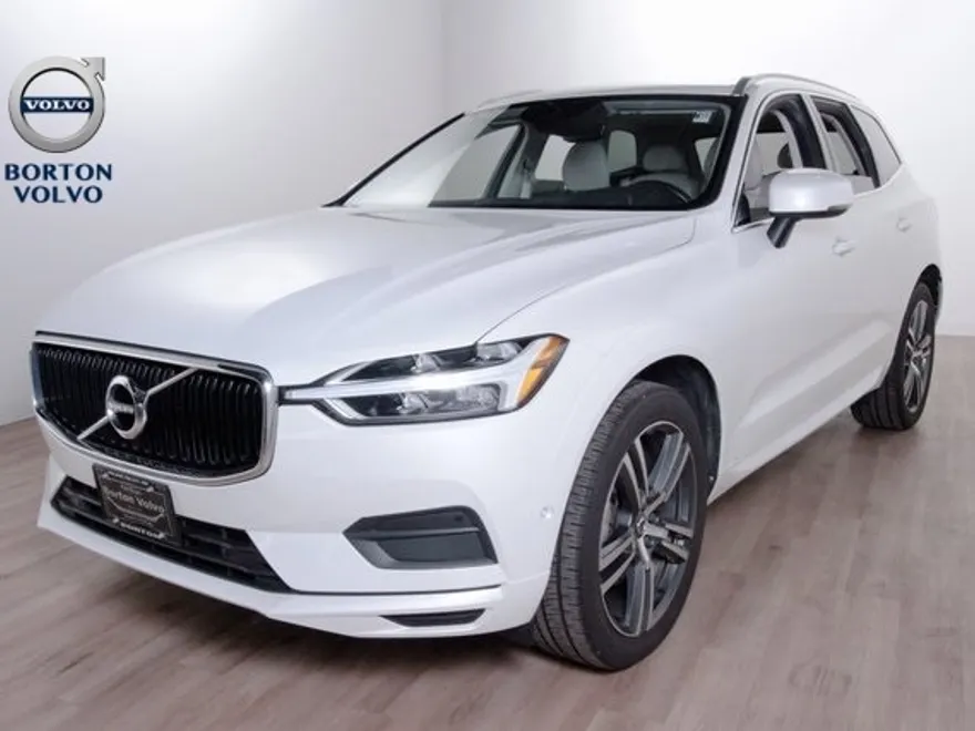 2018 Volvo XC60 T5 Momentum photo 1
