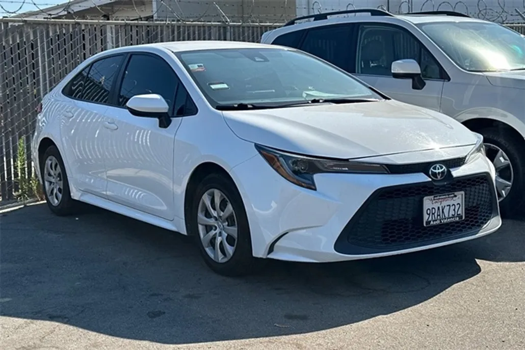 2022 Toyota Corolla LE photo 1