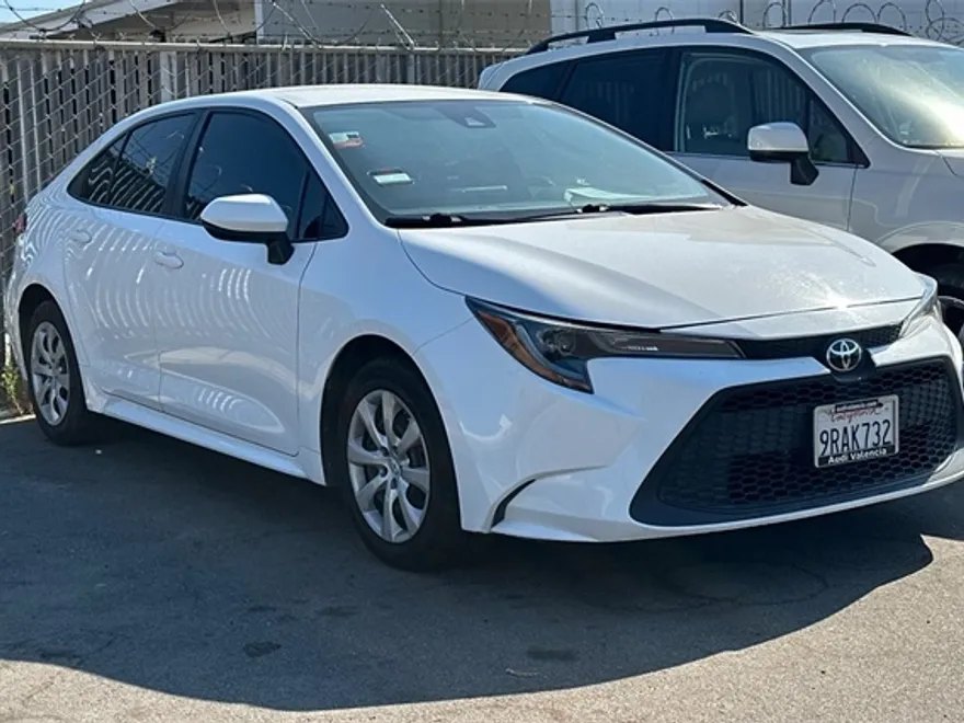 2022 Toyota Corolla LE photo 1