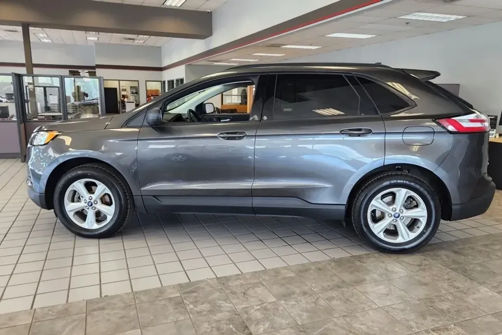 2020 Ford Edge SE photo 1