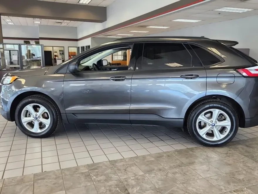 2020 Ford Edge SE photo 1