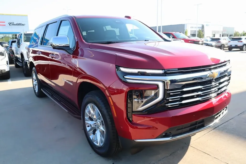 2025 Chevrolet Suburban Premier photo 1