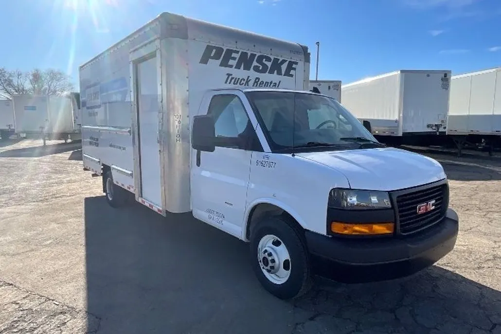 2022 Gmc Savana 3500 Cutaway photo 1