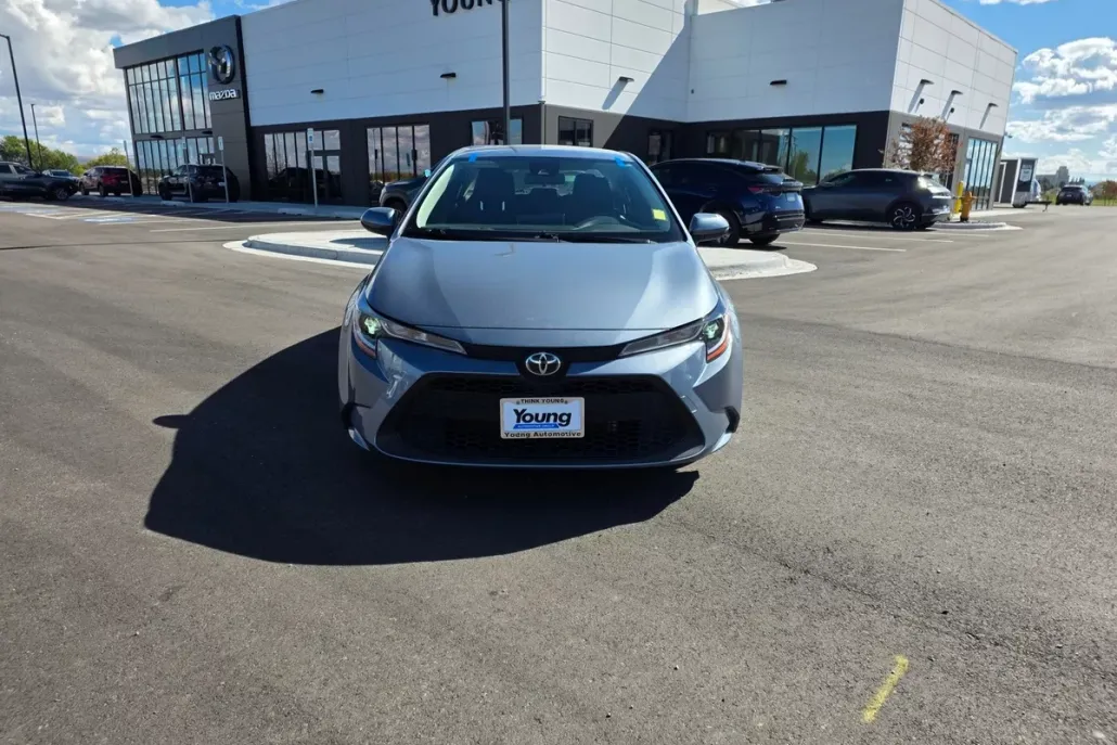 2022 Toyota Corolla LE photo 1