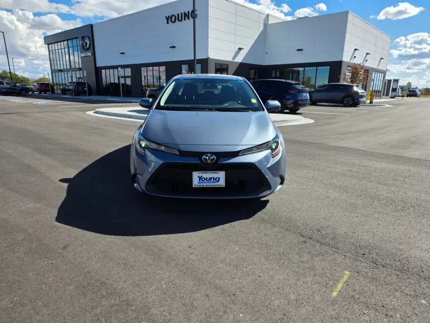 2022 Toyota Corolla LE photo 1