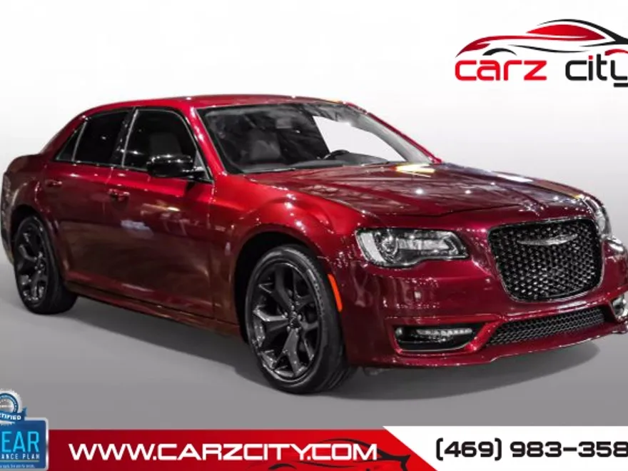 2020 Chrysler 300 Touring L photo 1