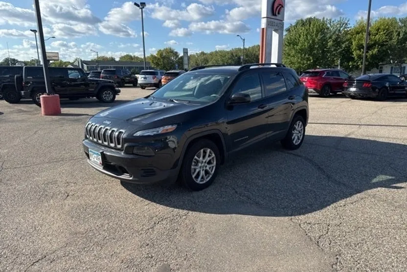 2016 Jeep Cherokee Sport photo 1