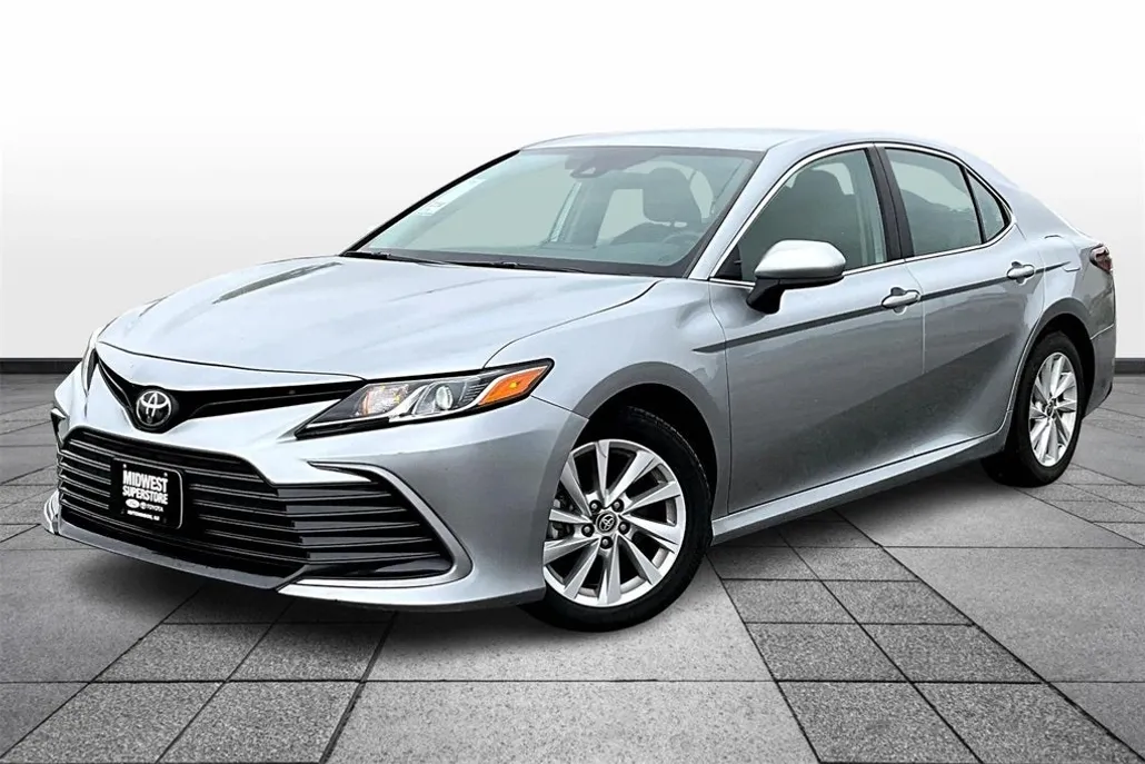 2024 Toyota Camry LE photo 1