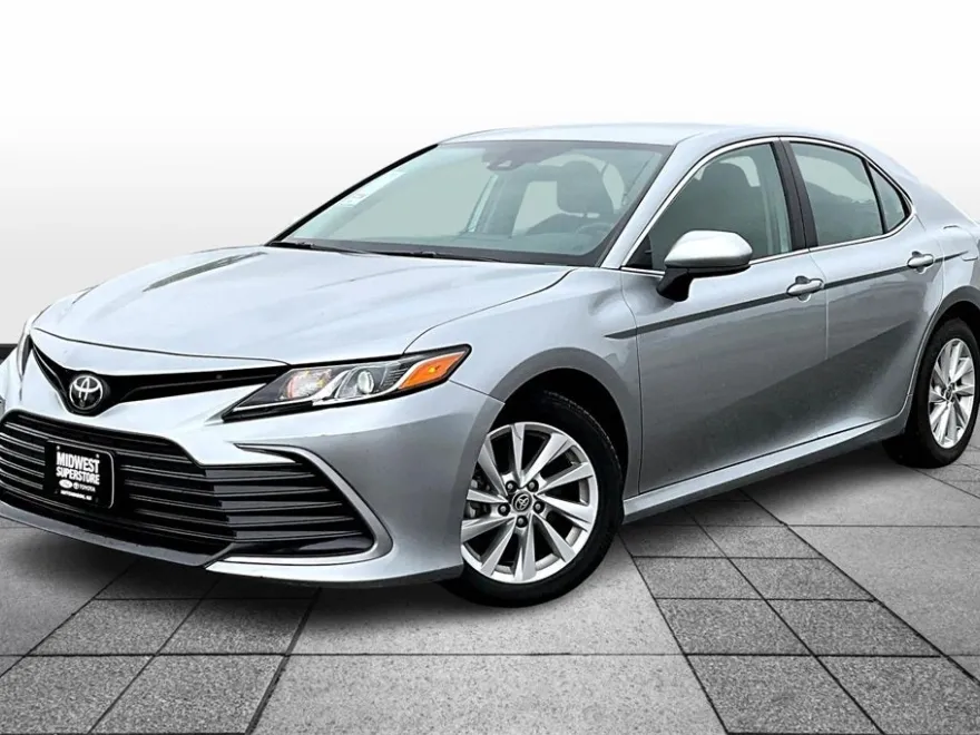 2024 Toyota Camry LE photo 1