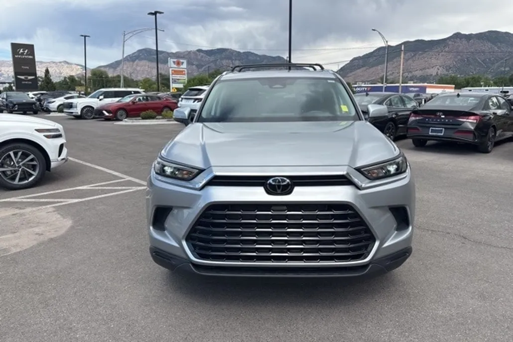 2024 Toyota Highlander Hybrid XLE photo 1