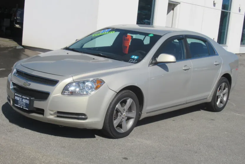 2011 Chevrolet Malibu 1LT photo 1