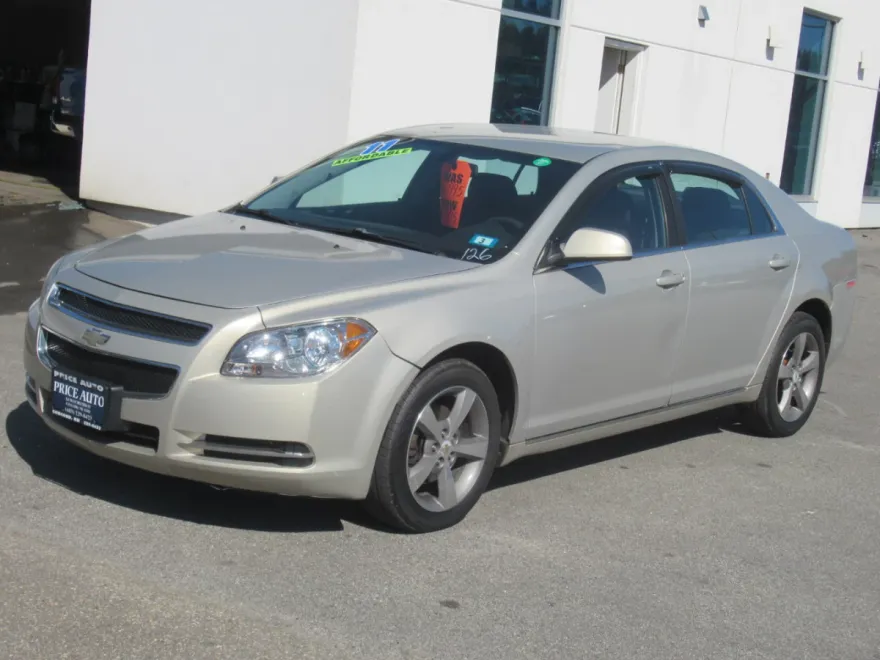 2011 Chevrolet Malibu 1LT photo 1