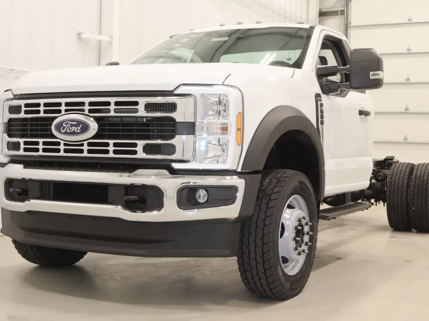 2025 Ford F-600 photo 1