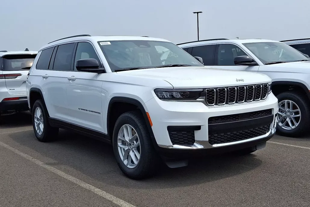 2025 Jeep Grand Cherokee Laredo photo 1