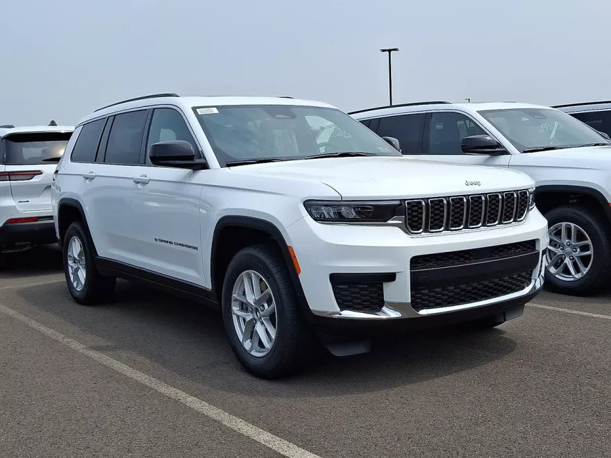 2025 Jeep Grand Cherokee Laredo photo 1