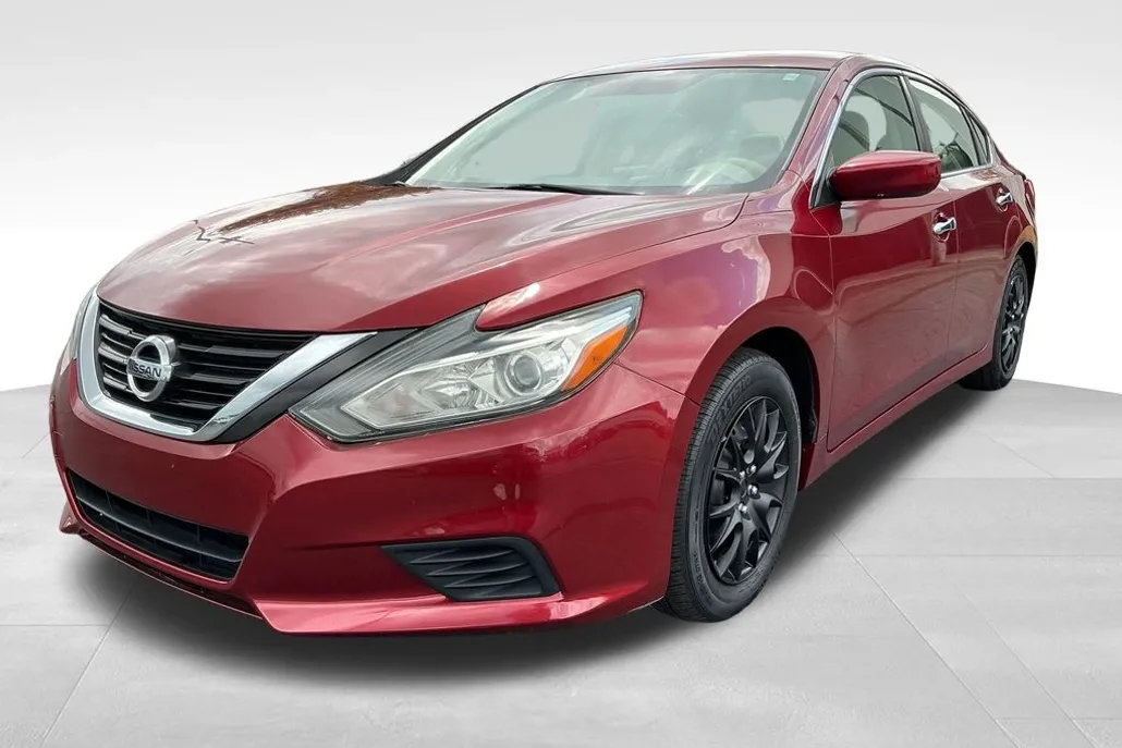 2017 Nissan Altima 2.5 S photo 1