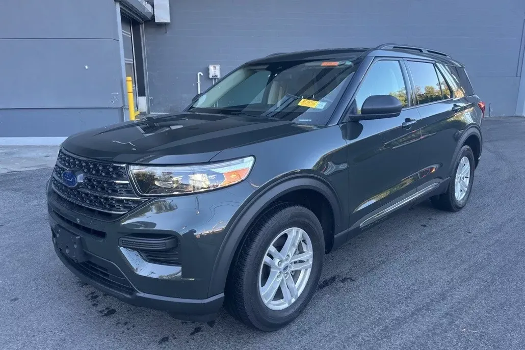 2022 Ford Explorer XLT photo 1