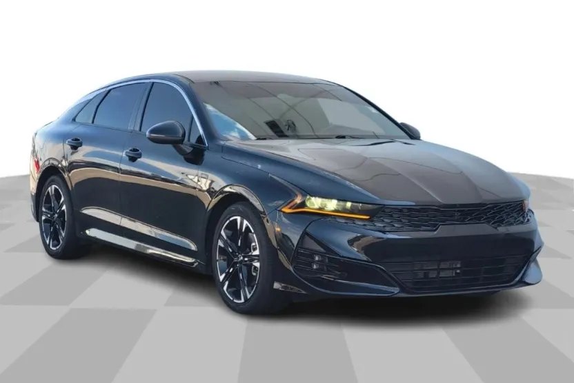 2022 Kia K5 GT-Line photo 1
