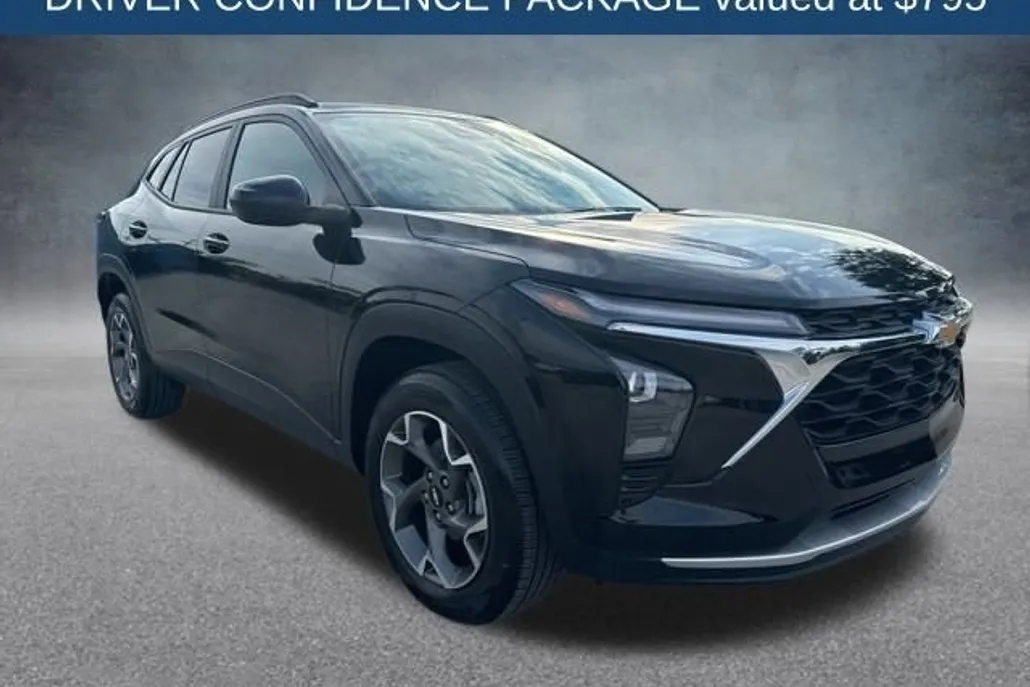 2024 Chevrolet Trax LT photo 1