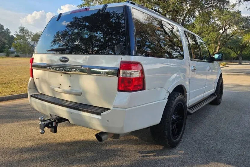 2017 Ford Expedition EL XLT photo 1