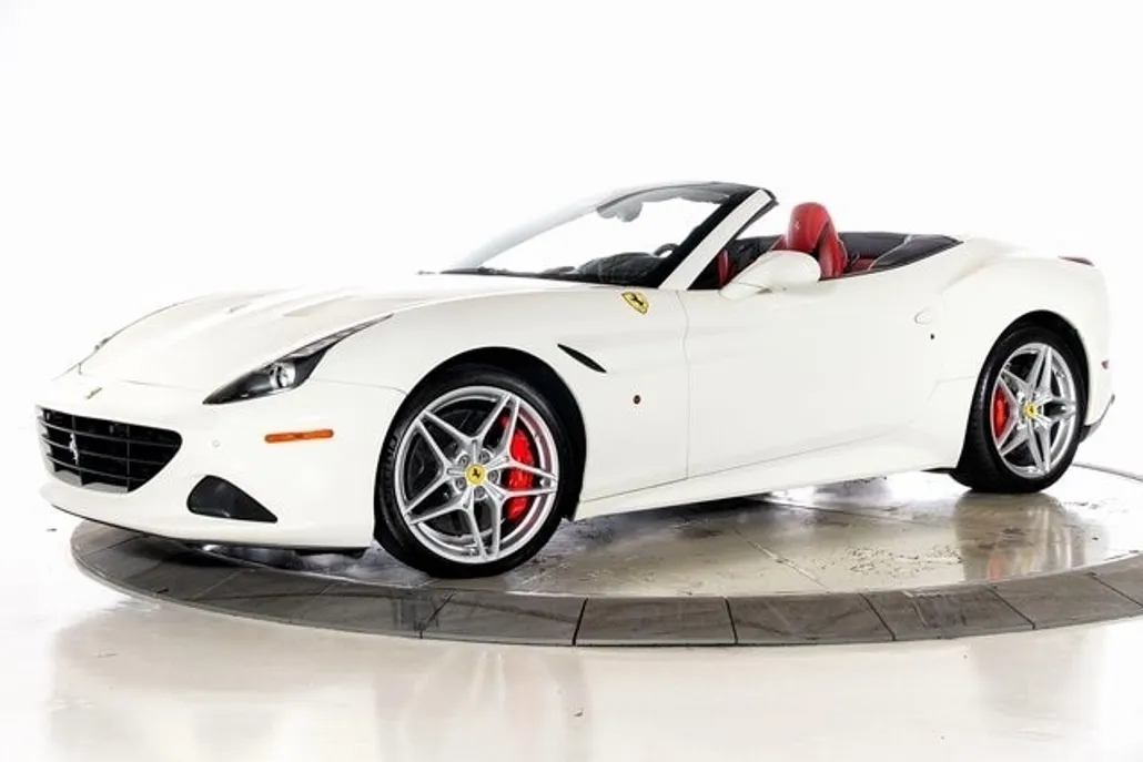 2017 Ferrari California T photo 1