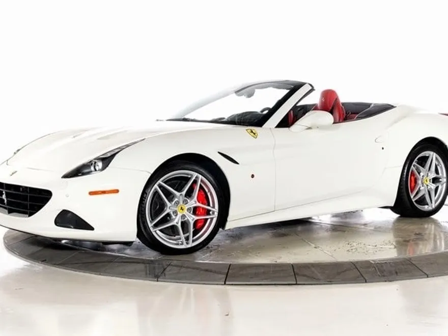 2017 Ferrari California T photo 1
