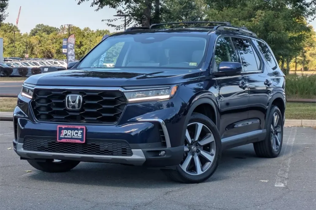 2023 Honda Pilot Touring photo 1