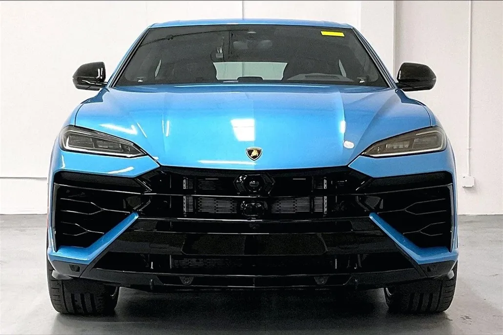2025 Lamborghini Urus SE photo 1