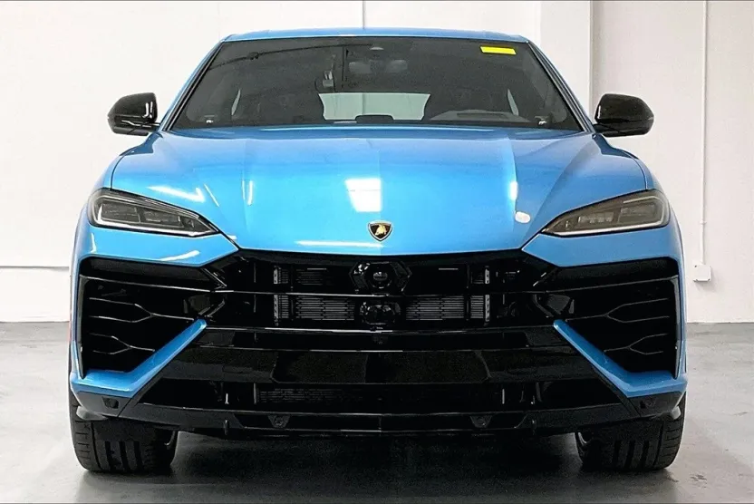 2025 Lamborghini Urus SE photo 1