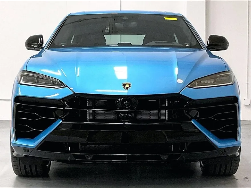 2025 Lamborghini Urus SE photo 1