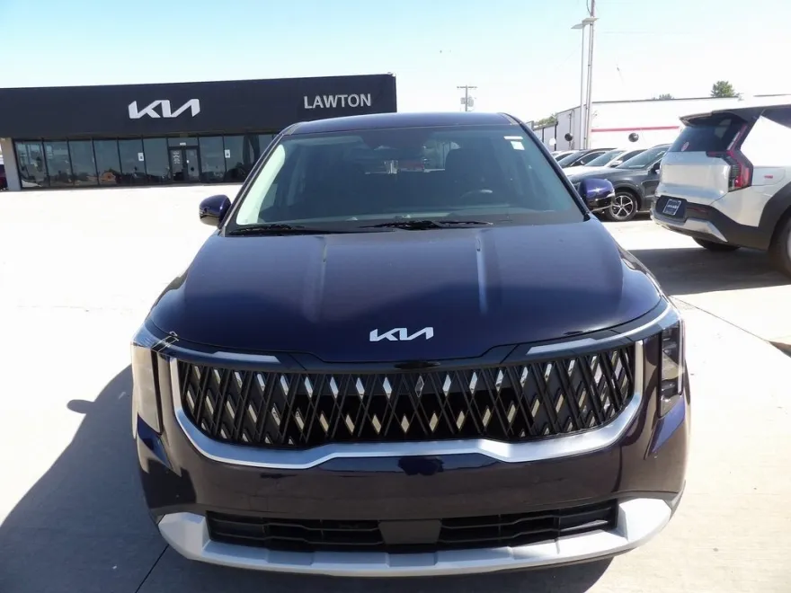 2026 Kia Carnival LX photo 1